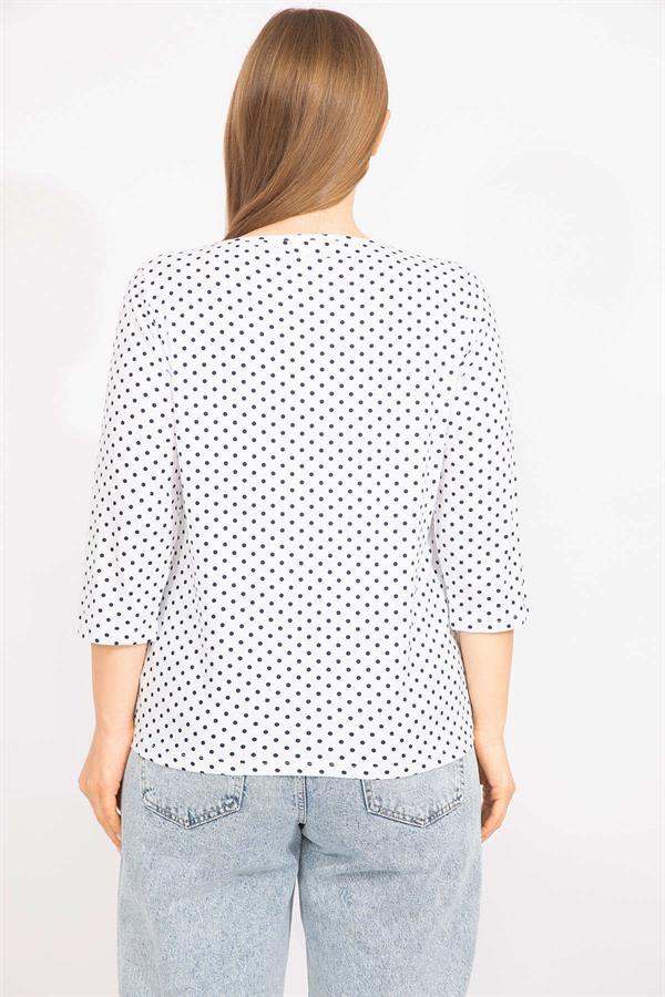 Kadın Beyaz Büyük Beden Pamuklu Kumaş Yakası Süs Tokalı Puan Desenli Bluz 65N35561
