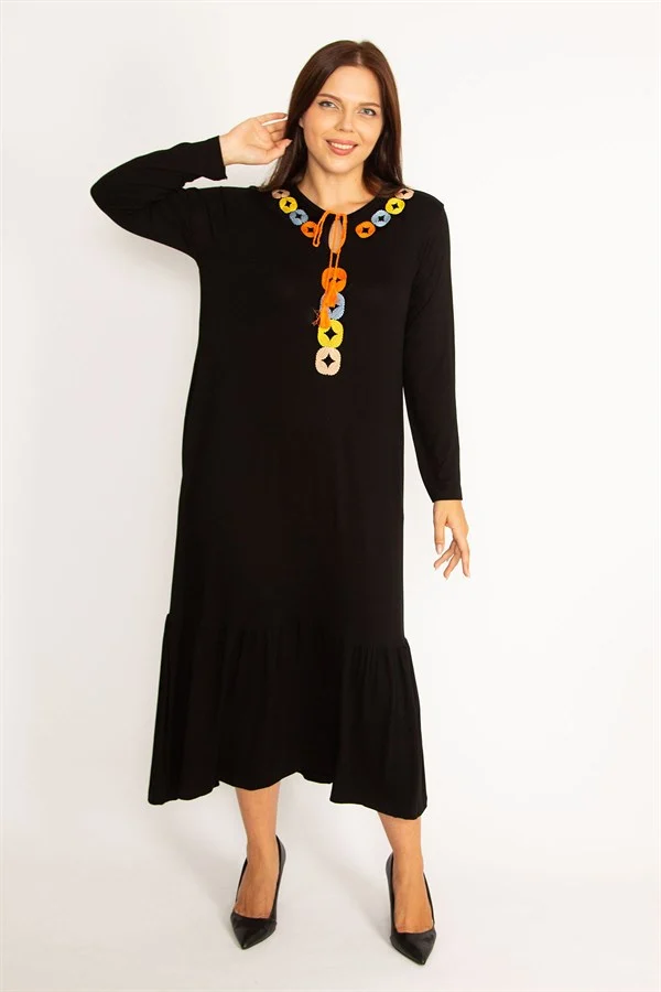 Kadın Siyah Nakış Detaylı Uzun Kollu Katlı Elbise 65N34608