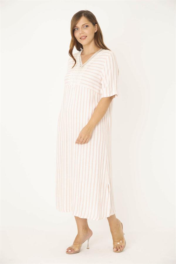 Kadın Büyük Beden Pembe Yakası Dantel Detaylı Çizgi Kombinli Elbise 65N36787