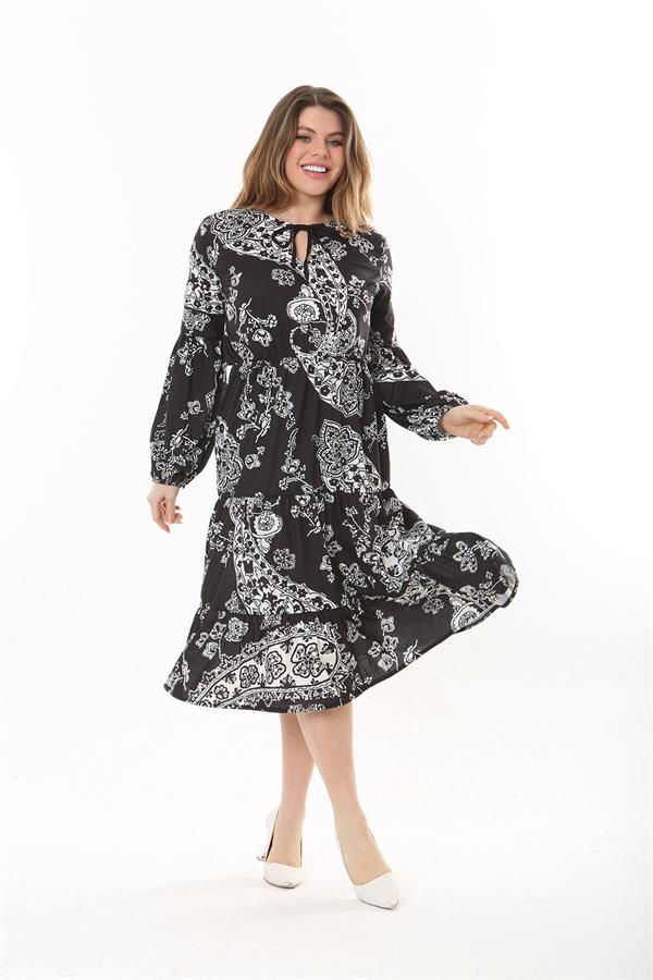 Kadın Büyük Beden Siyah Yaka Bağcık Ve Kol Ağzı Lastik Detaylı Katlı Uzun Elbise 65N37561