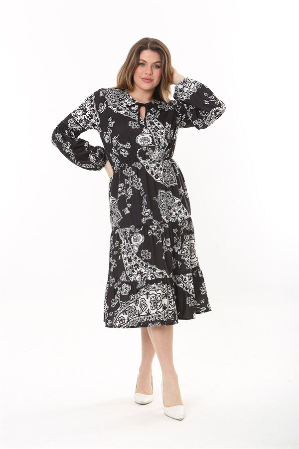 Kadın Büyük Beden Siyah Yaka Bağcık Ve Kol Ağzı Lastik Detaylı Katlı Uzun Elbise 65N37561