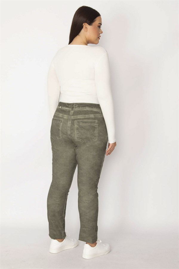 Pantalon pour femme en gabardine délavée kaki avec bonnets à boutons métalliques