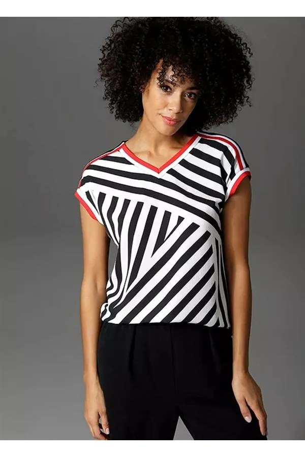 Kadın Kemik Önü Desenli Krep Kumaş Çizgi Kombinli V Yakali Bluz 65N22132