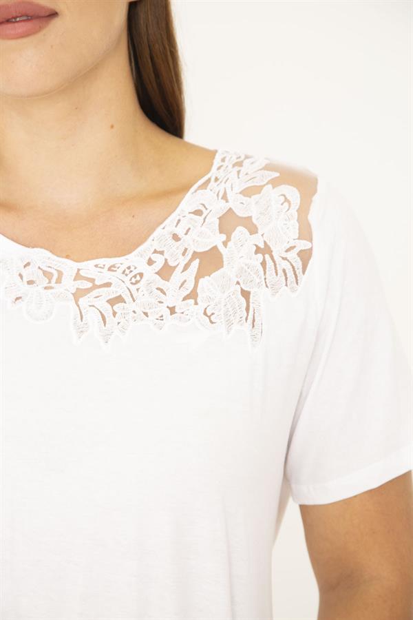 Kadın Büyük Beden Beyaz Pamuk Kumaş Dantel Detaylı Bluz 65N36937