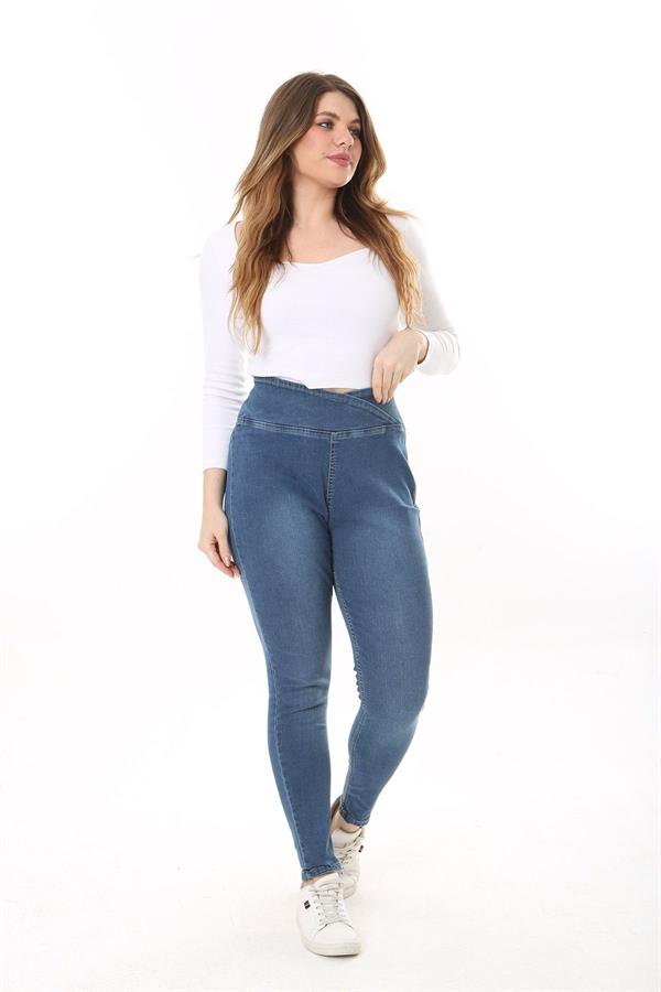 Kadın Büyük Beden Lacivert Kemer Detaylı Beli Yan Fermuarlı Arka Cepli Kot Pantolon 65N37645