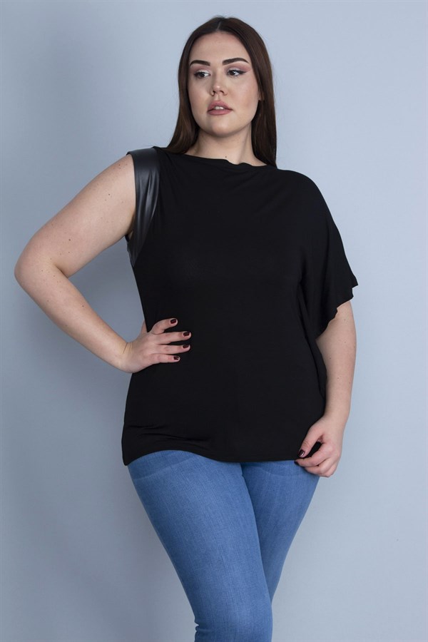 Kadın Siyah Tek Kol Ağzı Suni Deri Detaylı Düşük Kollu Bluz 65N25593
