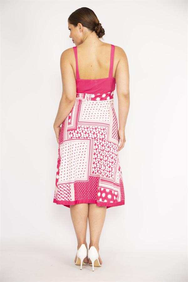 Robe longue rose grande taille à bretelles et col cache-cœur