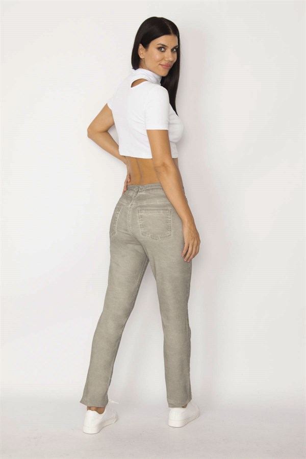 Pantalon pour femme en gabardine délavée kaki avec bonnets à boutons métalliques