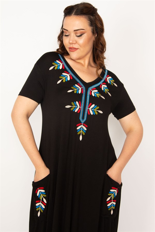 Kadın Siyah Nakış Detaylı V Yaka Viskon Elbise 65N33179
