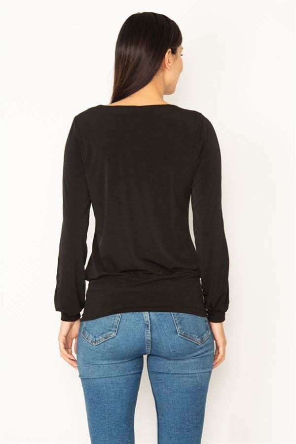 BLOUSE AVEC MANCHES ET ÉPAULES DÉTAILLÉES DE PIERRES