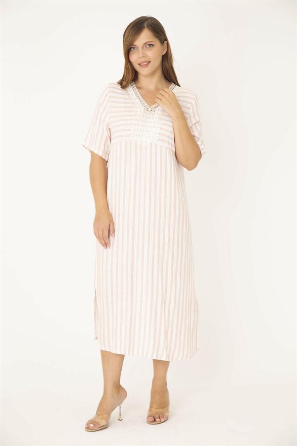 Kadın Büyük Beden Pembe Yakası Dantel Detaylı Çizgi Kombinli Elbise 65N36787