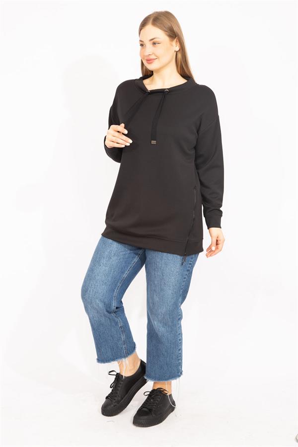 Kadın Siyah Büyük Beden Yan Fermuar Yırtmaçlı Yakası Kuşgözü Detaylı Sweatshirt 65N35638