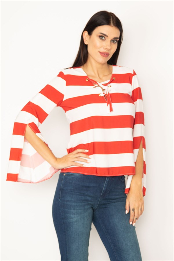 KADIN KIRMIZI YAKASI KUŞGÖZLÜ BAĞCIK DETAYLI KOL YIRTMAÇLI ÇİZGİLİ BLUZ
