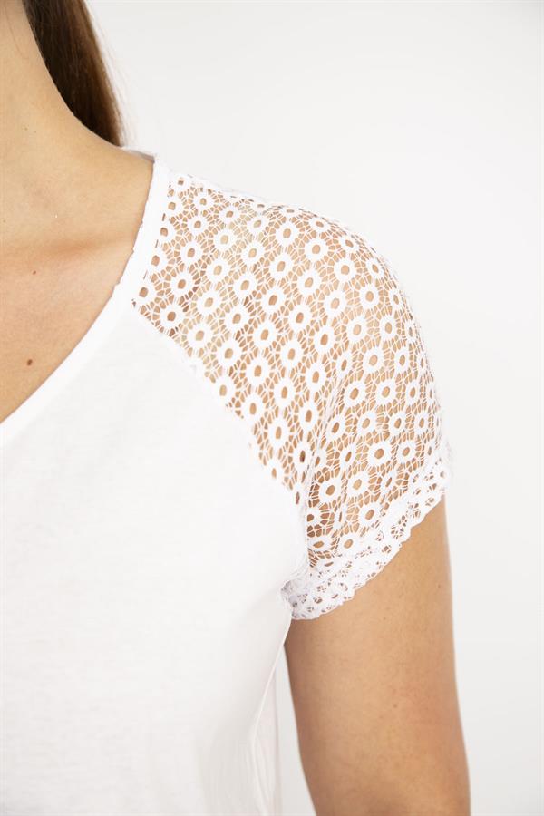 Kadın Beyaz Büyük Beden Pamuklu Kumaş Ön Pat Fermuarlı Kolları Dantel Bluz