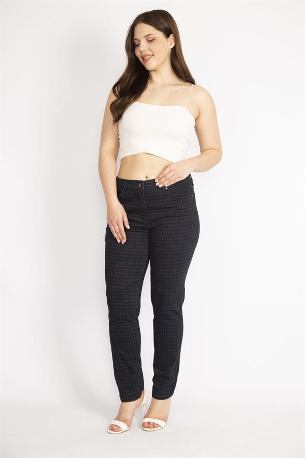 Kadın Siyah Büyük Beden Kazayağı Desenli Likralı Gabardin 5 Cep Pantolon