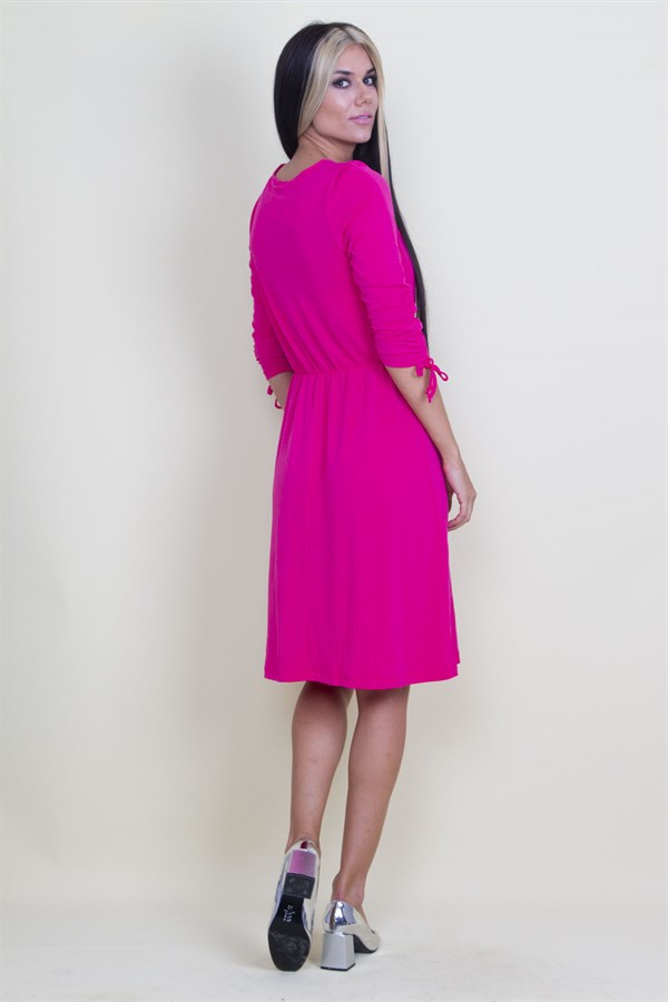 KOL VE BEL DETAYLI YIRTMAÇLI ELBİSE