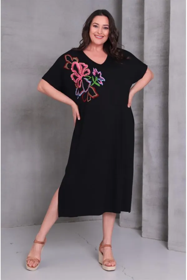 Kadın Büyük Beden Siyah, Omuz Çiçek Nakışlı, Rahat Kesim V Yaka Elbise 65N39078