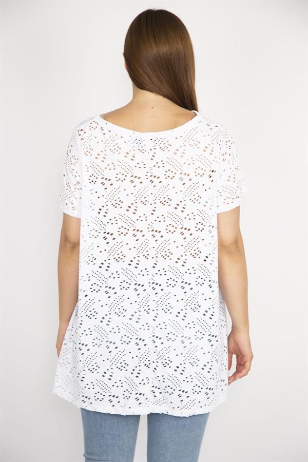 Kadın Beyaz Büyük Beden Delikiş Kumaş V Yakalı Kısa Kollu Bluz