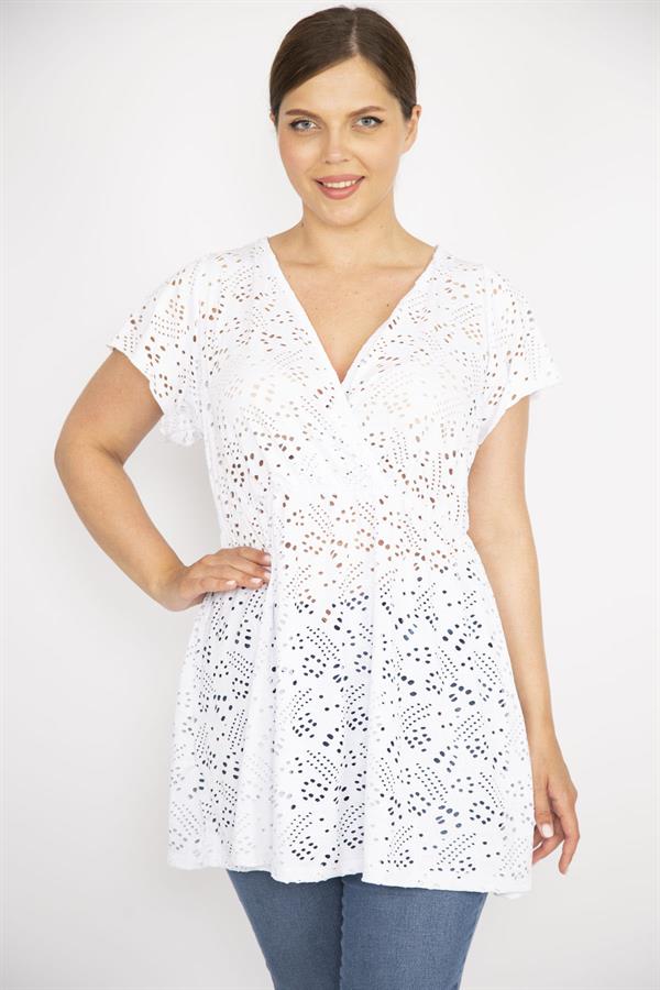 Kadın Beyaz Büyük Beden Delikiş Kumaş Anvelop Yakalı Bluz