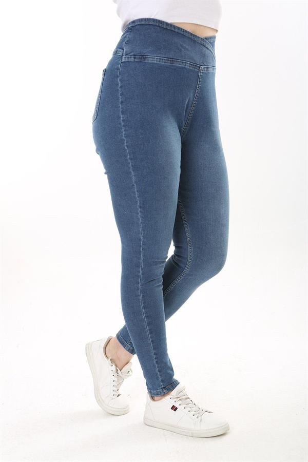 Kadın Büyük Beden Lacivert Kemer Detaylı Beli Yan Fermuarlı Arka Cepli Kot Pantolon 65N37645