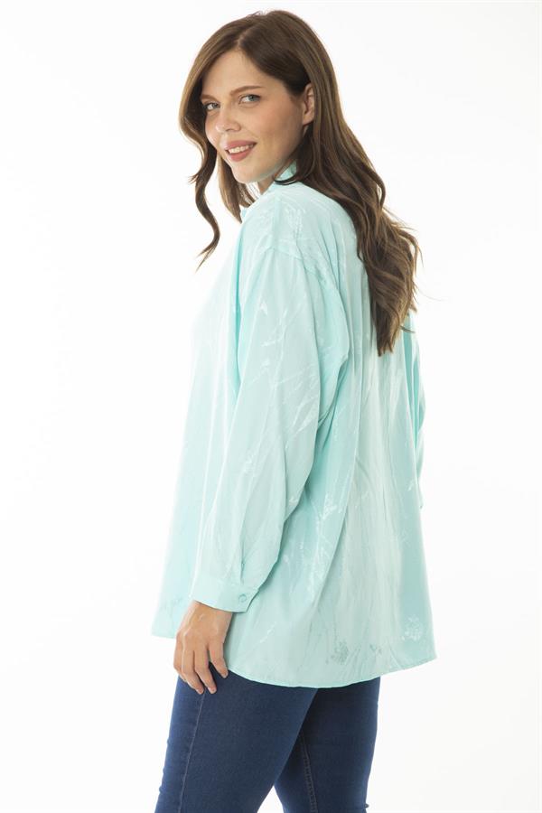 Kadın Büyük Beden Camgöbeği Yeşil Saten Kumaş Kendinden Desenli Uzun Kollu Gömlek 65N37050