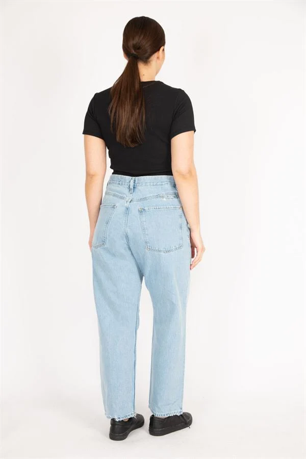 Kadın Mavi Büyük Beden Yıkama Efektli Yüksek Bel Ön Düğmeli Kot Pantolon