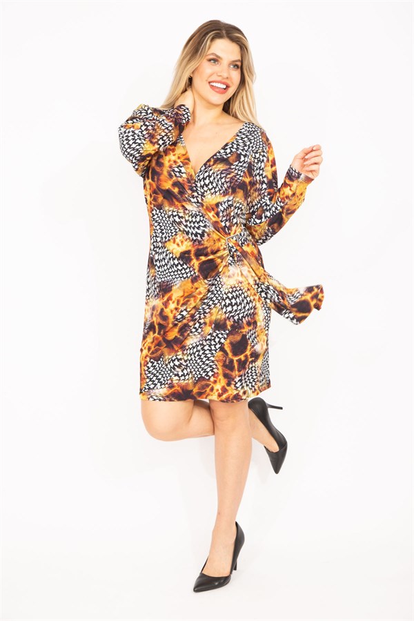 KADIN RENKLİ BELİ TOKA AKSESUARLI KAPALI ANVELOP ELBİSE