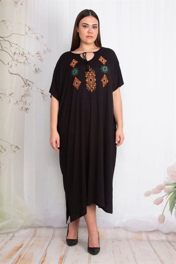 Kadın Siyah Nakış Detaylı Rahat Kesim Elbise 65N22609
