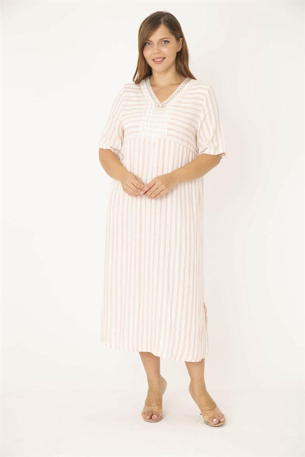 Kadın Büyük Beden Pembe Yakası Dantel Detaylı Çizgi Kombinli Elbise 65N36787