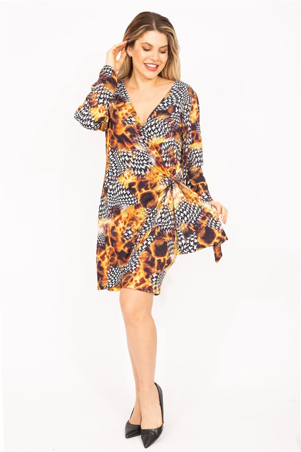 KADIN RENKLİ BELİ TOKA AKSESUARLI KAPALI ANVELOP ELBİSE