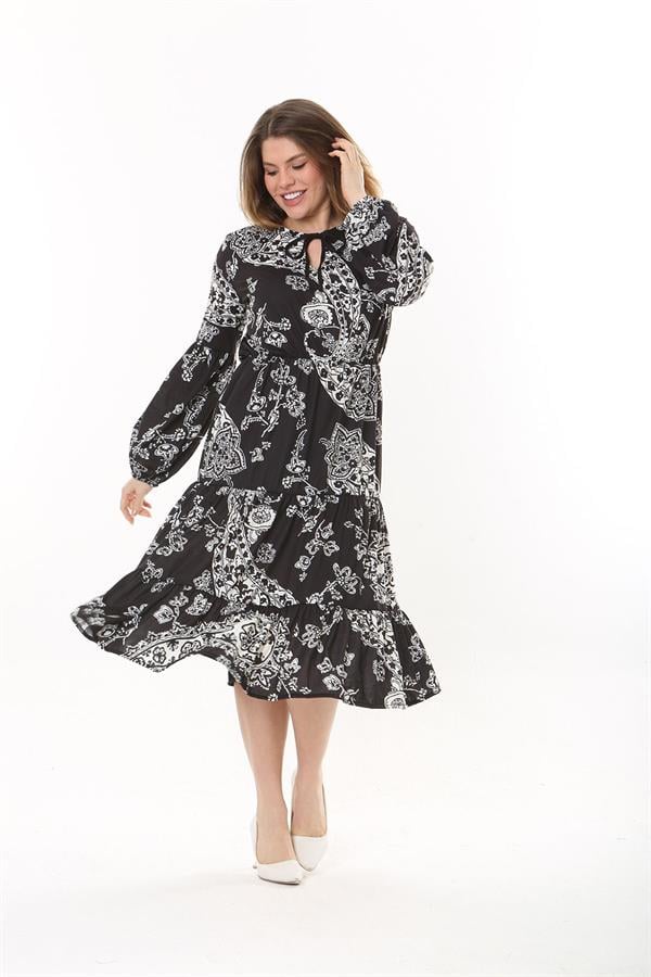 Kadın Büyük Beden Siyah Yaka Bağcık Ve Kol Ağzı Lastik Detaylı Katlı Uzun Elbise 65N37561