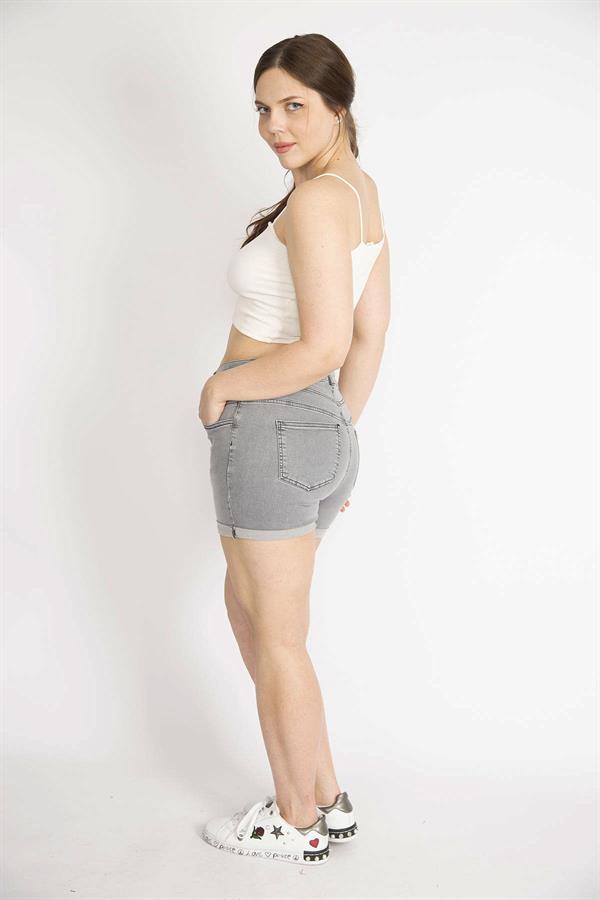 Kadın Gri Büyük Beden Duble Paça Likralı Kot Şort