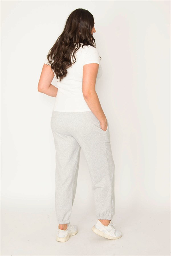 Kadın Gri Pamuklu Kumaş İçi Şardon Paça Ve Bel Lastikli Cep Detaylı Eşofman Alt  65N30436