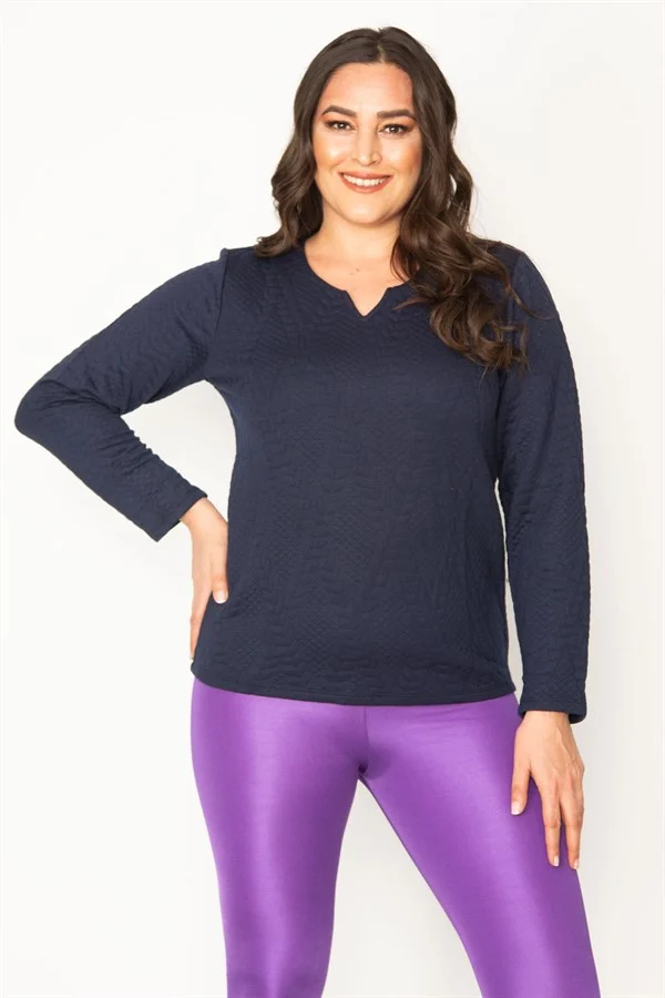 KADIN LACİVERT V YAKALI ARKA ŞERİT DETAYLI KENDİNDEN DESENLİ TUNİK