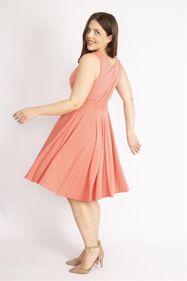 Kadın Nar Büyük Beden Anvelop Yakalı Arka Bel Lastik Detaylı Elbise