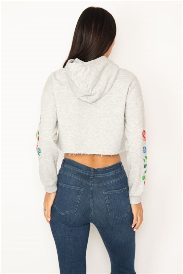 WOMEN'S GRAY EMBROIDERY DETAILED SLEEVE 3-THREAD HOODED SWEATSHIRT