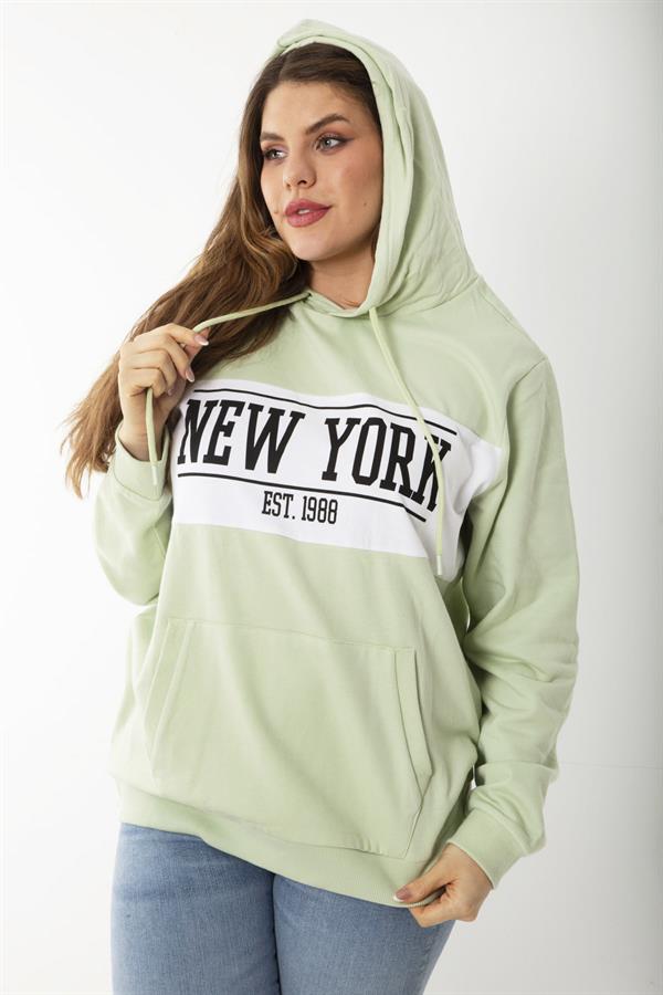 Kadın Büyük Beden Yeşil İçi Şardonlu Baskı Ve Kapşon Detaylı Kanguru Cepli Sweatshirt 65N37209
