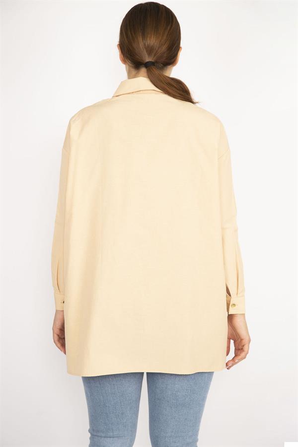 Kadın Büyük Beden Bej Poplin Kumaş Ön Düğmeli Yan Yırtmaçlı Uzun Kollu Gömlek 65N36799