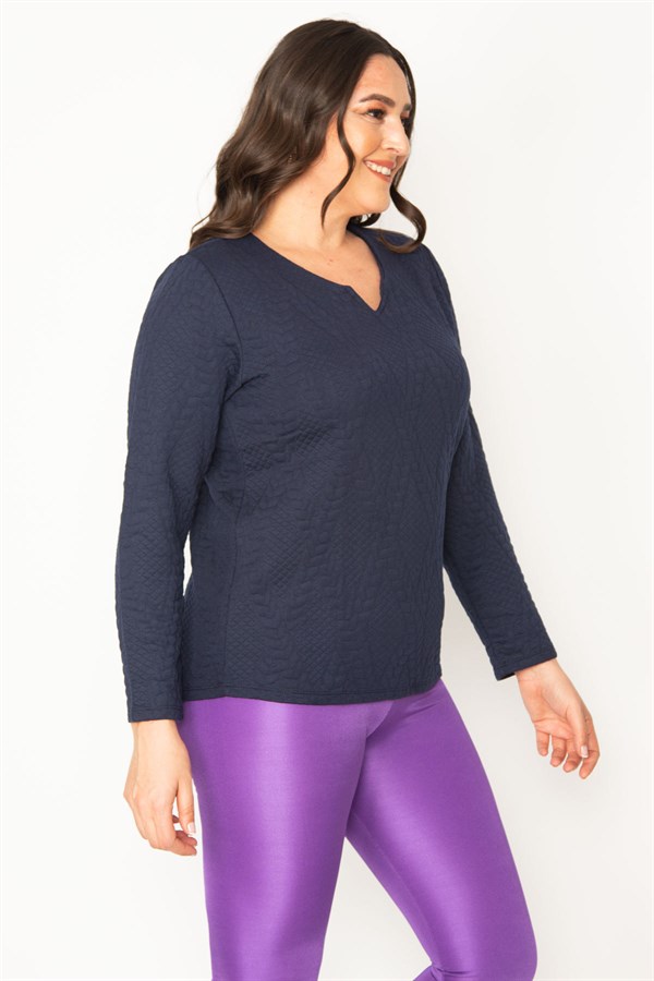 KADIN LACİVERT V YAKALI ARKA ŞERİT DETAYLI KENDİNDEN DESENLİ TUNİK