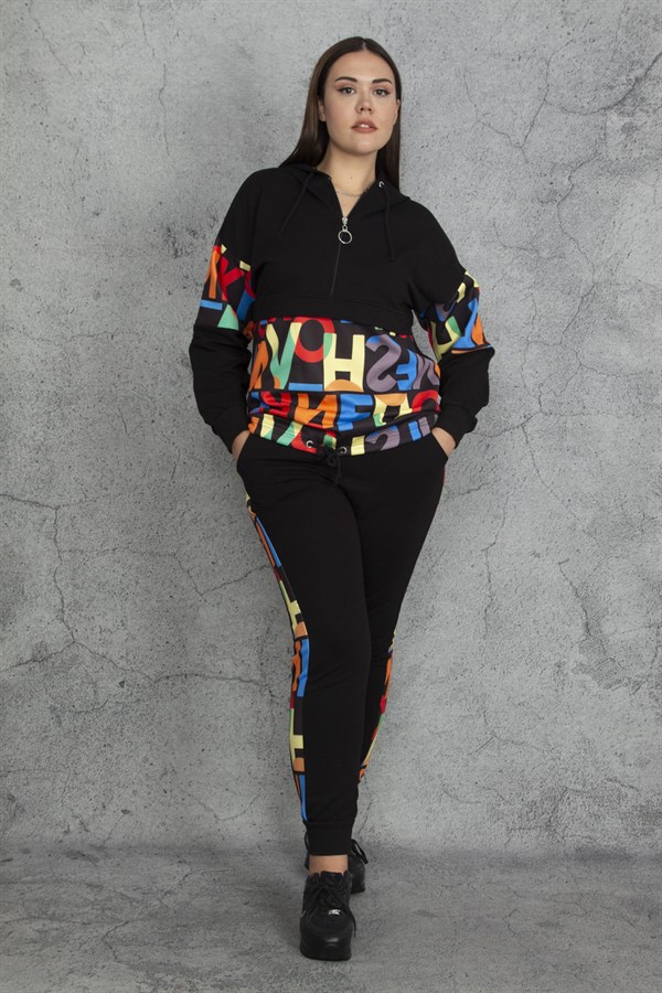 KAPŞONLU FERMUAR VE BASKI DETAYLI KUŞGÖZLÜ SWEATSHİRT PANTOLON TAKIM