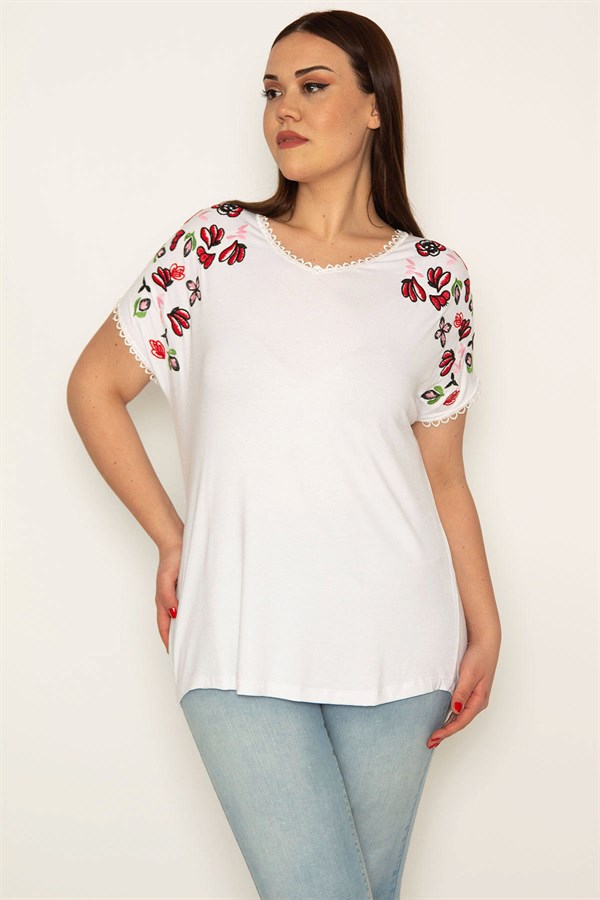 KADIN KEMİK YAKA VE KOL AĞZI KOPENAKİ DANTELLİ OMUZLARI NAKIŞLI BLUZ