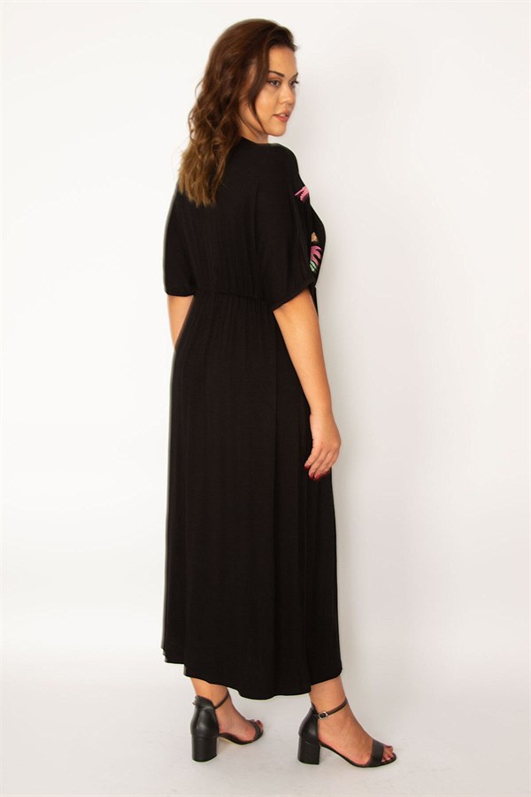 Kadın Siyah Anvelop Yakalı Beli Lastik Ve Nakış Detaylı Elbise 65N33976
