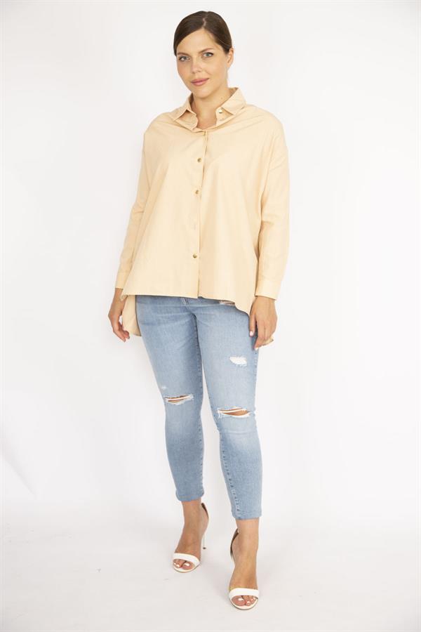Kadın Büyük Beden Bej Poplin Kumaş Ön Düğmeli Yan Yırtmaçlı Uzun Kollu Gömlek 65N36799