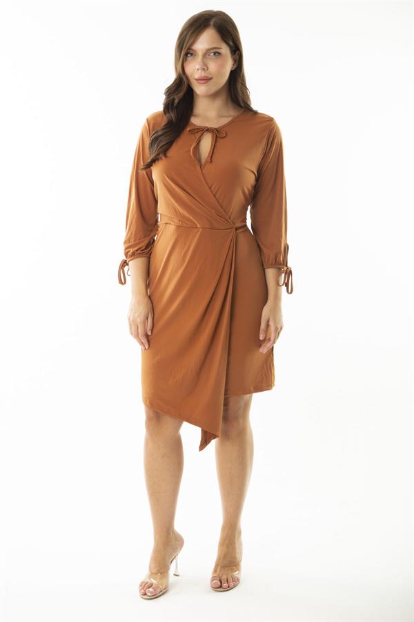 ROBE PORTEFEUILLE FERMÉE À LACETS POUR FEMMES CINNAMON KISS AVEC COL, POIGNETS ET MANCHES, 26A36897