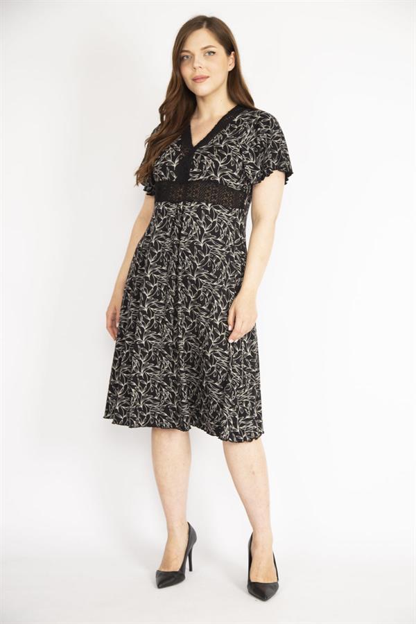 Kadın Siyah Büyük Beden Yaka Ve Beli Geniş Kopenaki Dantelli Evaze Elbise