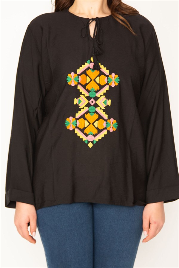 KADIN SİYAH NAKIŞ DETAYLI YAKA BAĞCIKLI BLUZ