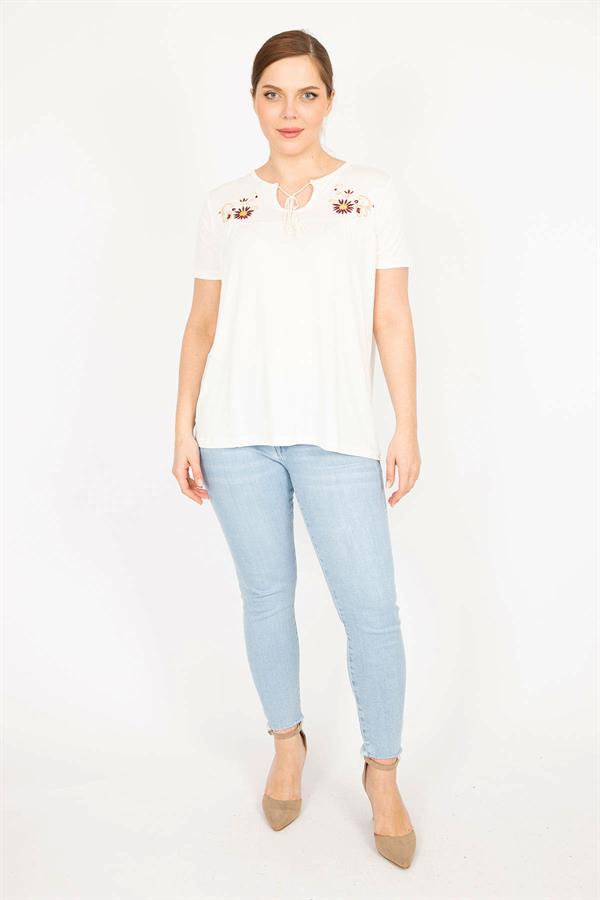 Kadın Kemik Büyük Beden Nakış Ve Bağcık Detaylı Bluz