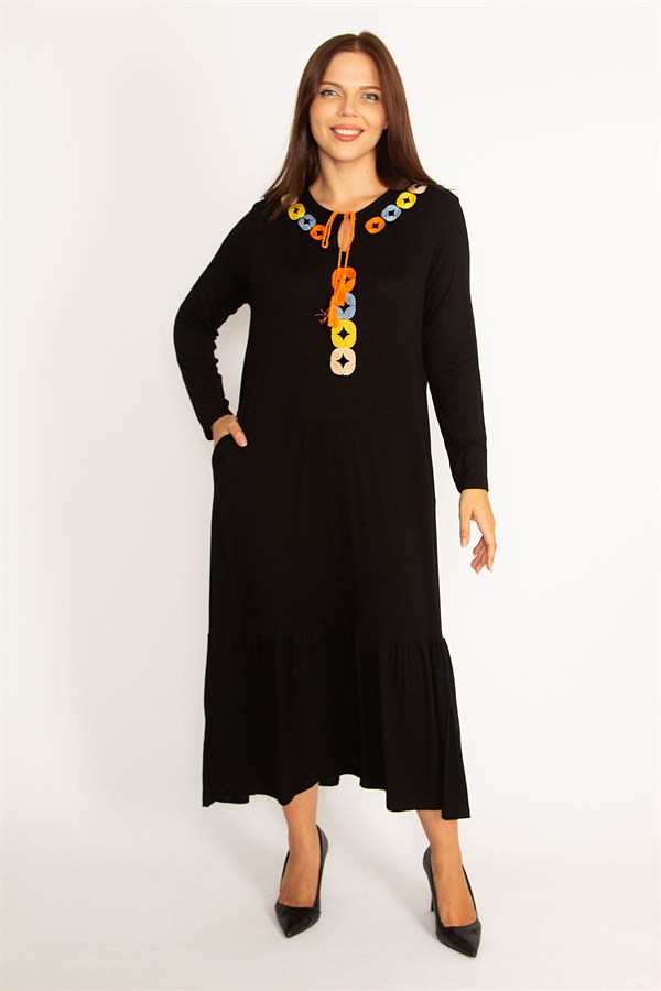 Kadın Siyah Nakış Detaylı Uzun Kollu Katlı Elbise 65N34608