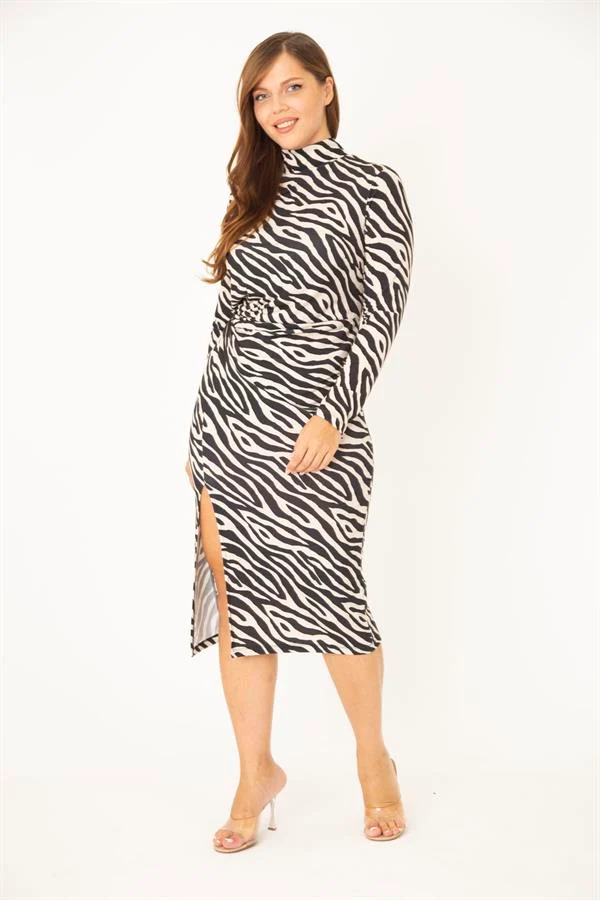 ROBE NOIRE À COL MONTANT POUR FEMME AVEC DÉTAILS ET PETITES FENTES