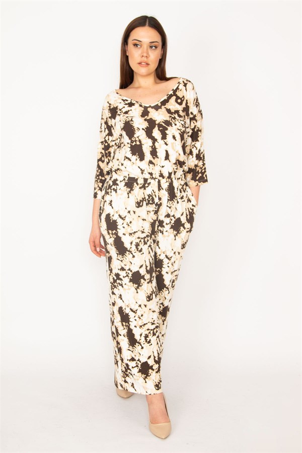 KADIN KAHVE BATİK DESENLİ BEL KISMI LASTİK VE CEP DETAYLI GENİŞ PAÇALI TULUM